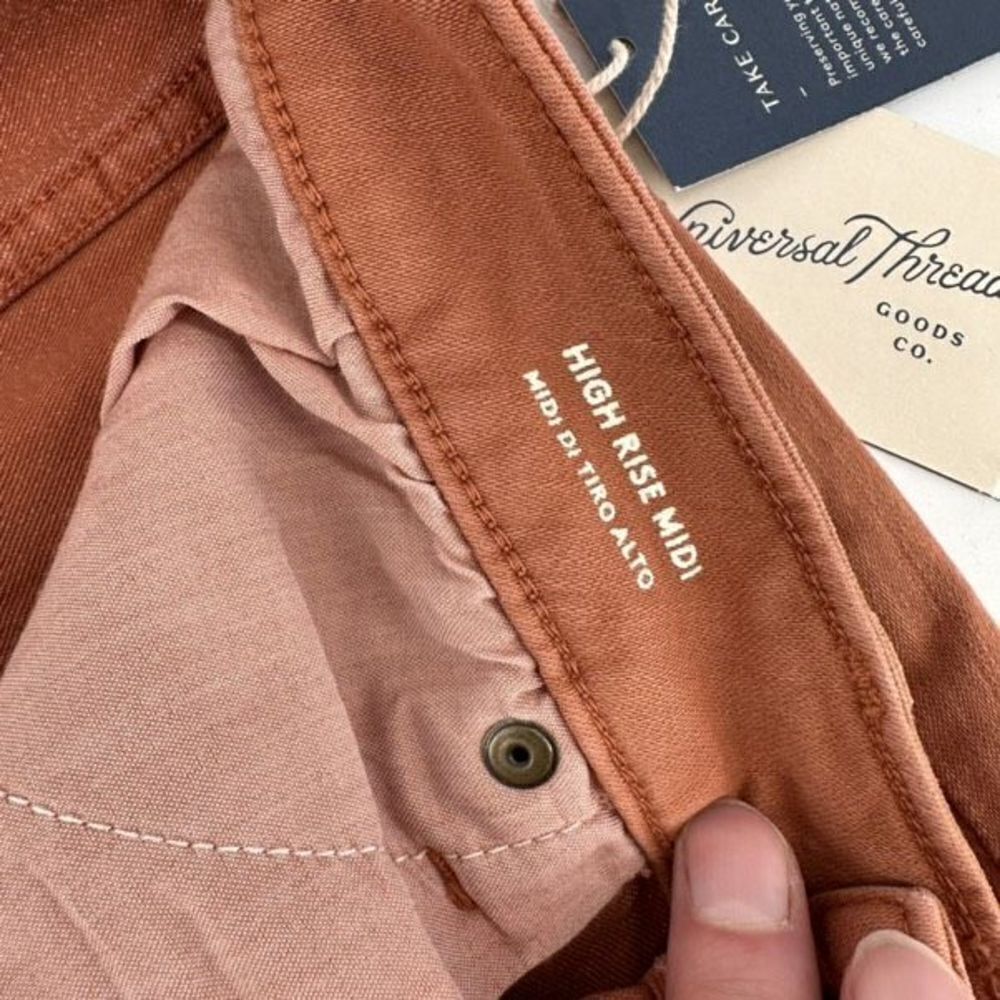 NWT Universal Thread Hi Rise Midi Smooth & Sculpts Shorts Size 6 4” burnt orange - Picture 4 of 10